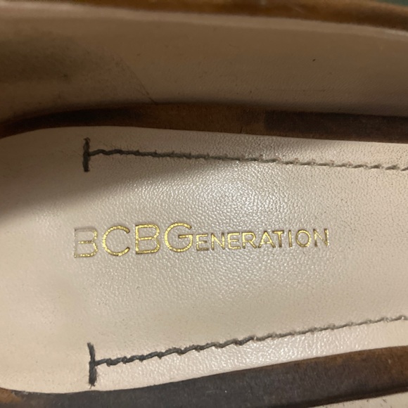 BCBG Tan Heels - Picture 4 of 4